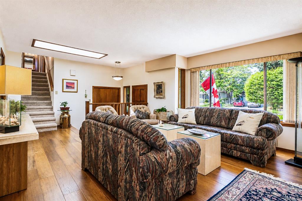 Fourth View of 730 Viaduct Ave E, Saanich, BC, V8Z 6N3