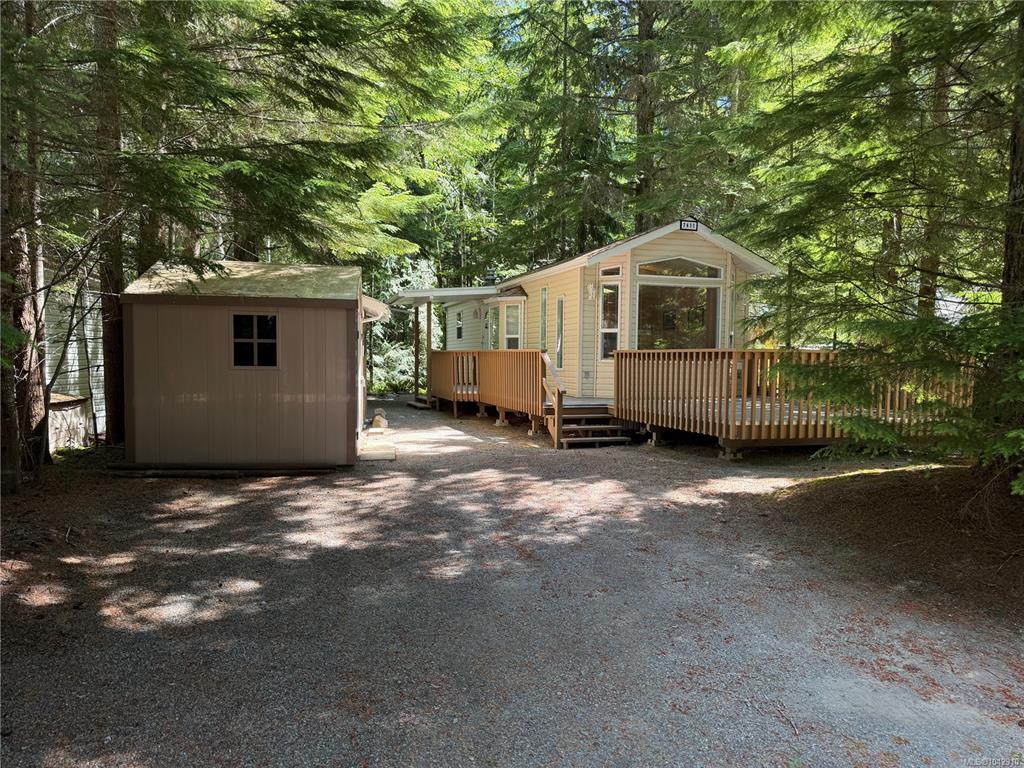 7411 Blue Jay Trail, 1042910, BC,