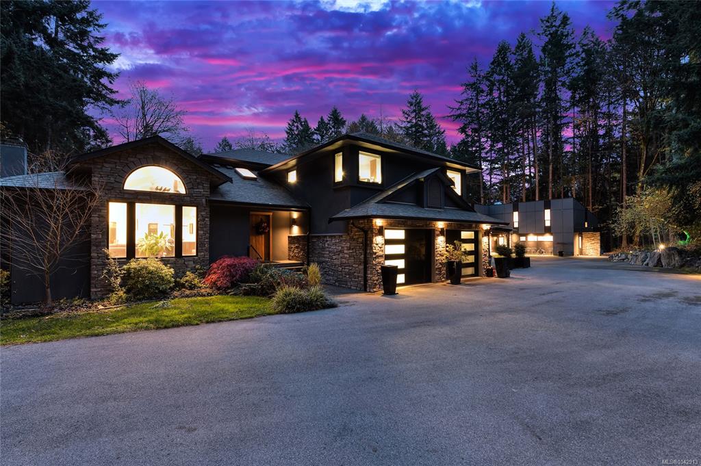Second View of 851 Sayward Rd, Saanich, BC, V8Y 1R5
