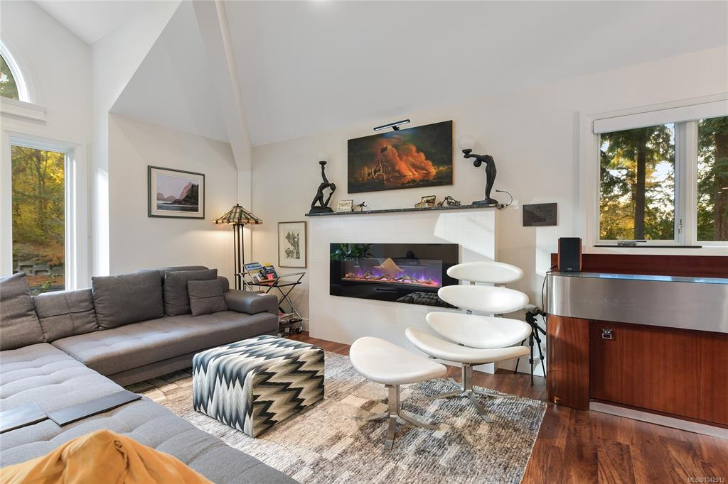 Third View of 851 Sayward Rd, Saanich, BC, V8Y 1R5