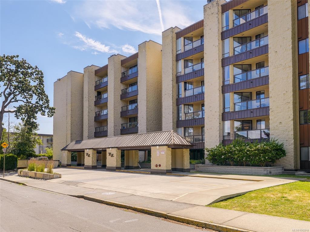 Second View of 1745 Leighton Rd, Harrington House, Victoria, BC, V8R 6R6