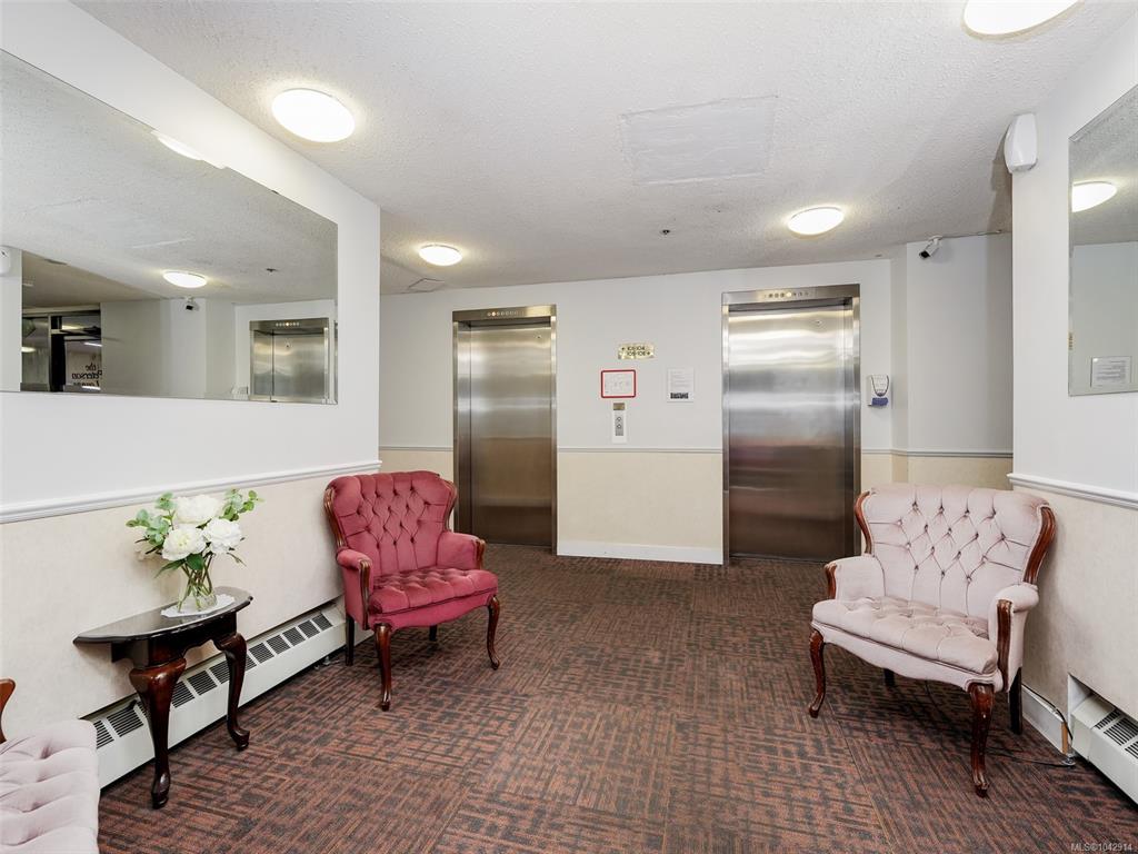 Third View of 1745 Leighton Rd, Harrington House, Victoria, BC, V8R 6R6