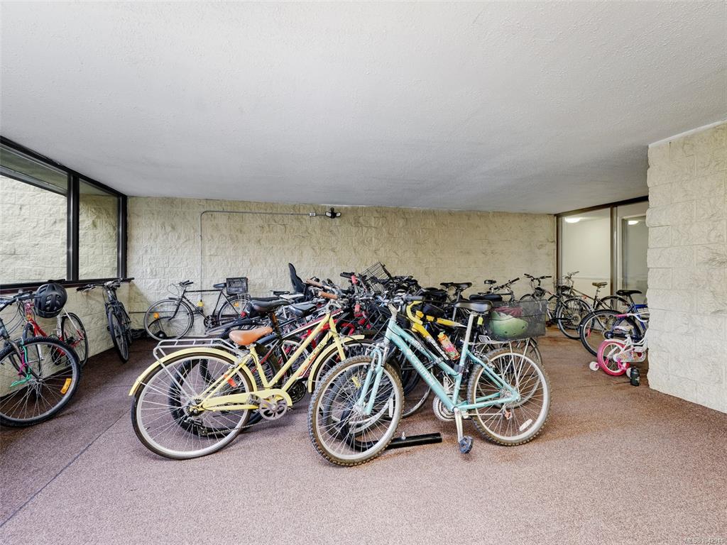 Fourth View of 1745 Leighton Rd, Harrington House, Victoria, BC, V8R 6R6