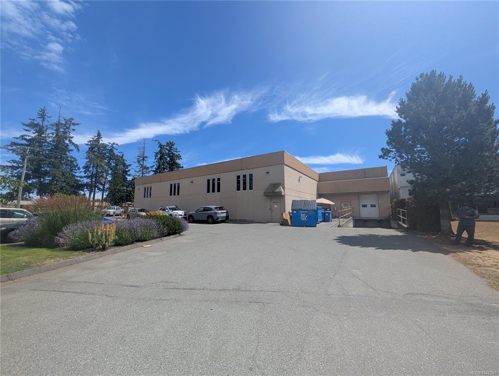 Fourth View of 1949 Keating Cross Rd, Central Saanich, BC, V8M 2A4