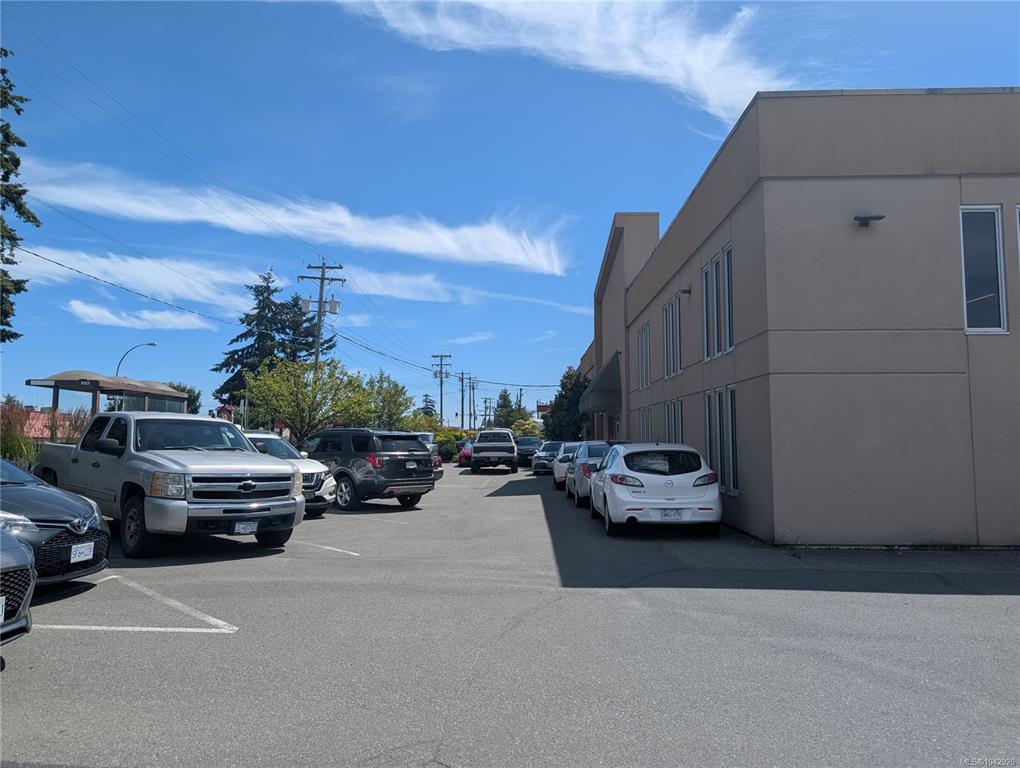 Fifth View of 1949 Keating Cross Rd, Central Saanich, BC, V8M 2A4
