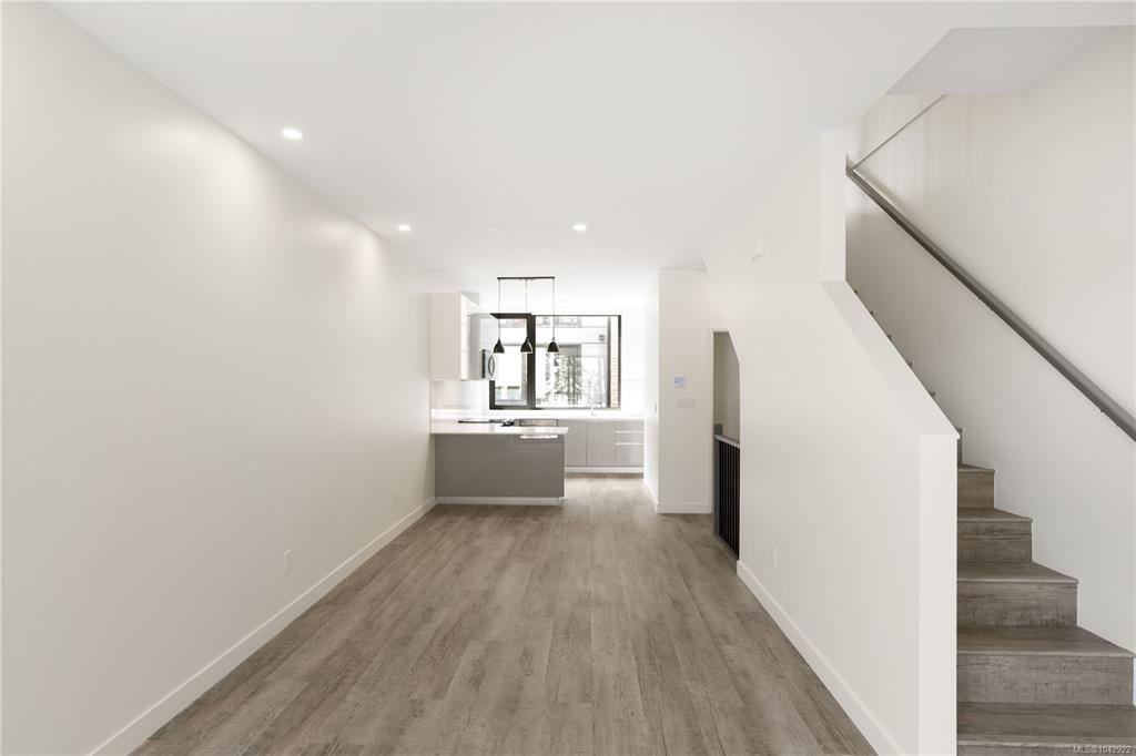 Fifth View of 916 Orono Ave, Langford, BC, V9B 2T9