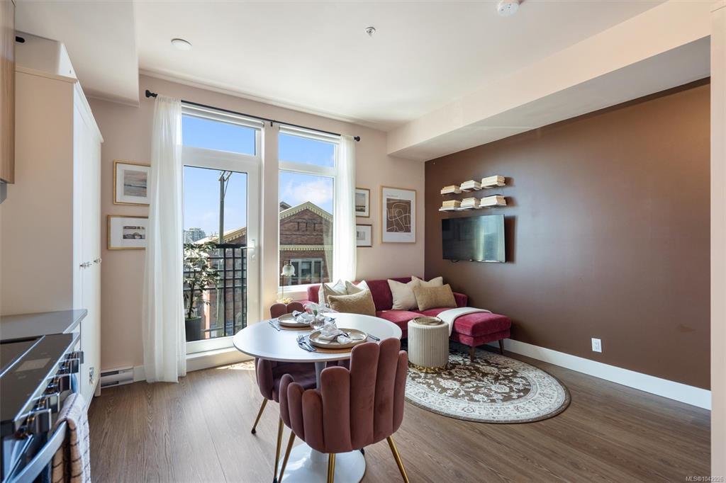 Fifth View of 515 Chatham St, Victoria, BC, V8T 0C8