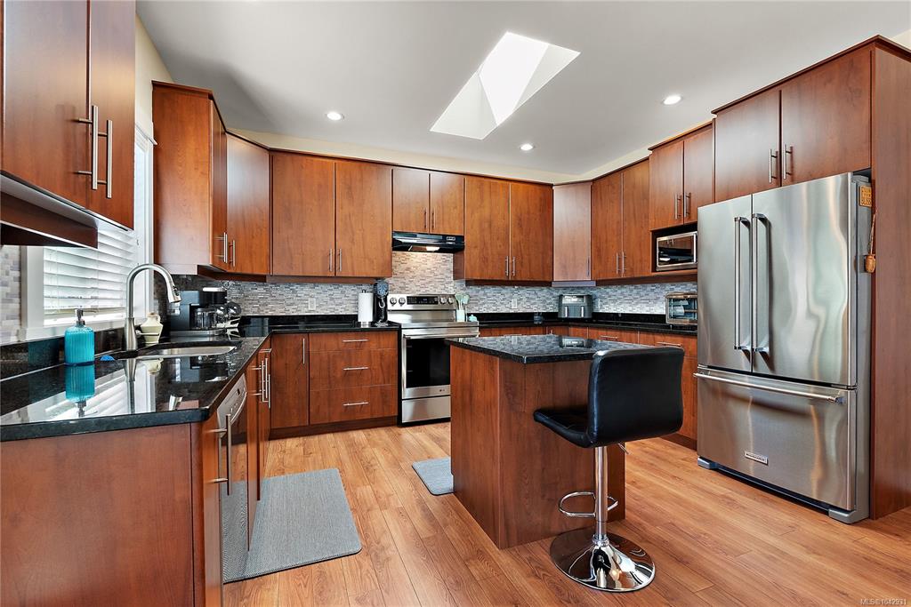 Fourth View of 2364 Chilco Rd, View Royal, BC, V9B 0N7