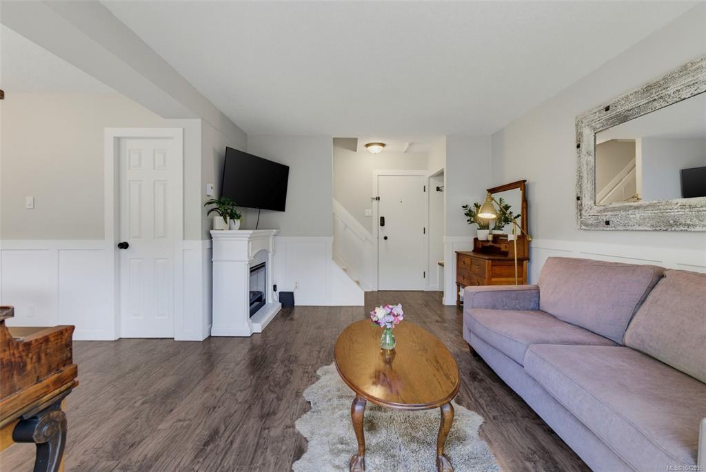Third View of 477 Lampson St, Esquimalt, BC, V9A 5Z4