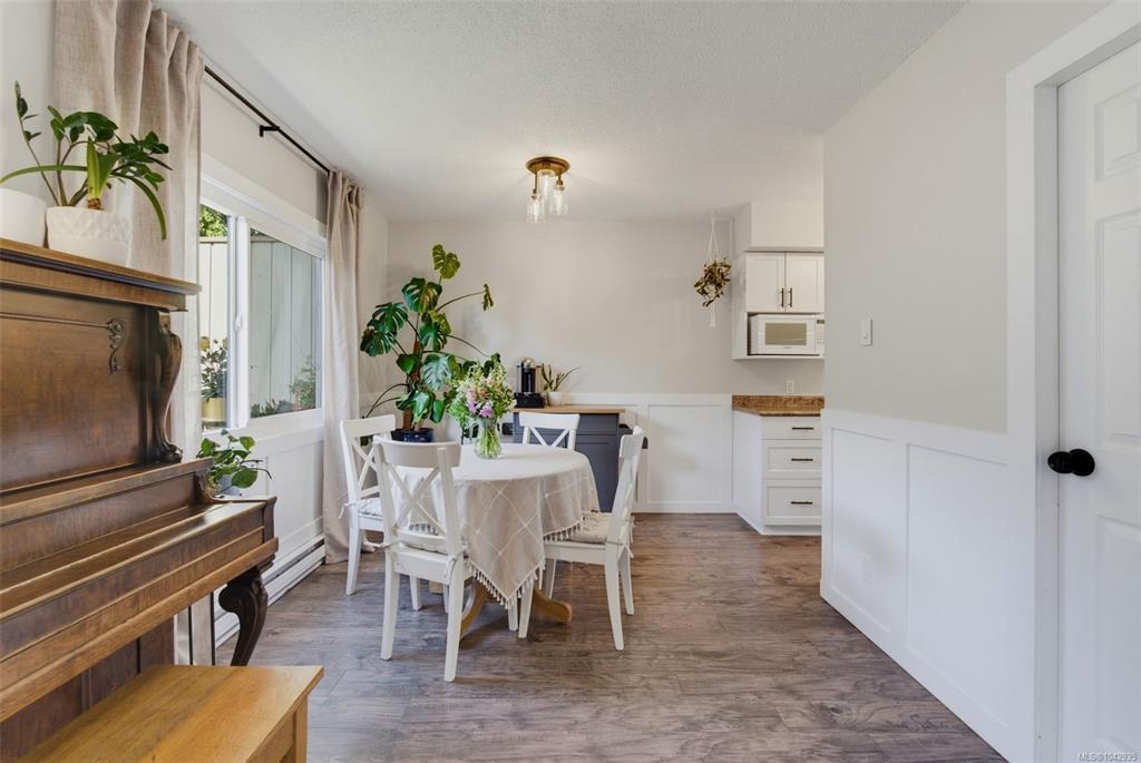 Fifth View of 477 Lampson St, Esquimalt, BC, V9A 5Z4