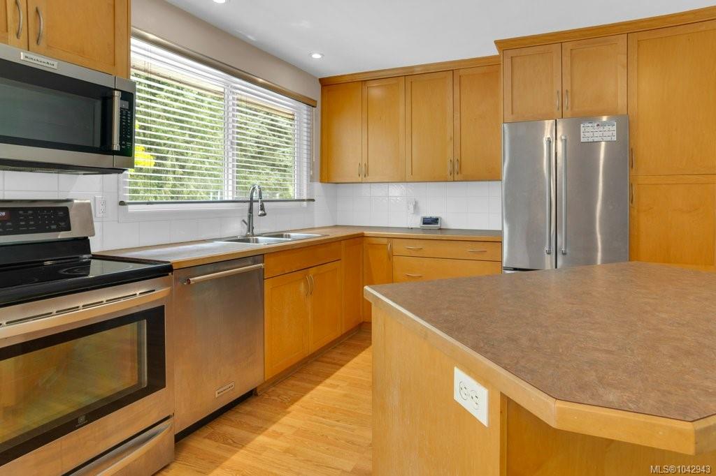 Third View of 785 Parkview Dr, Nanaimo, BC, V9R 5T9