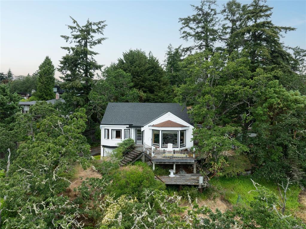 Third View of 540 View Royal Ave, View Royal, BC, V9B 1B7