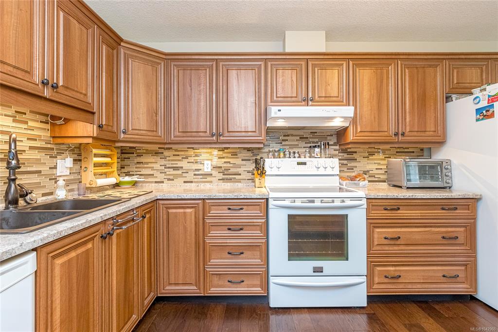Third View of 626 Delcourt Ave, Ladysmith, BC, V9G 1N9