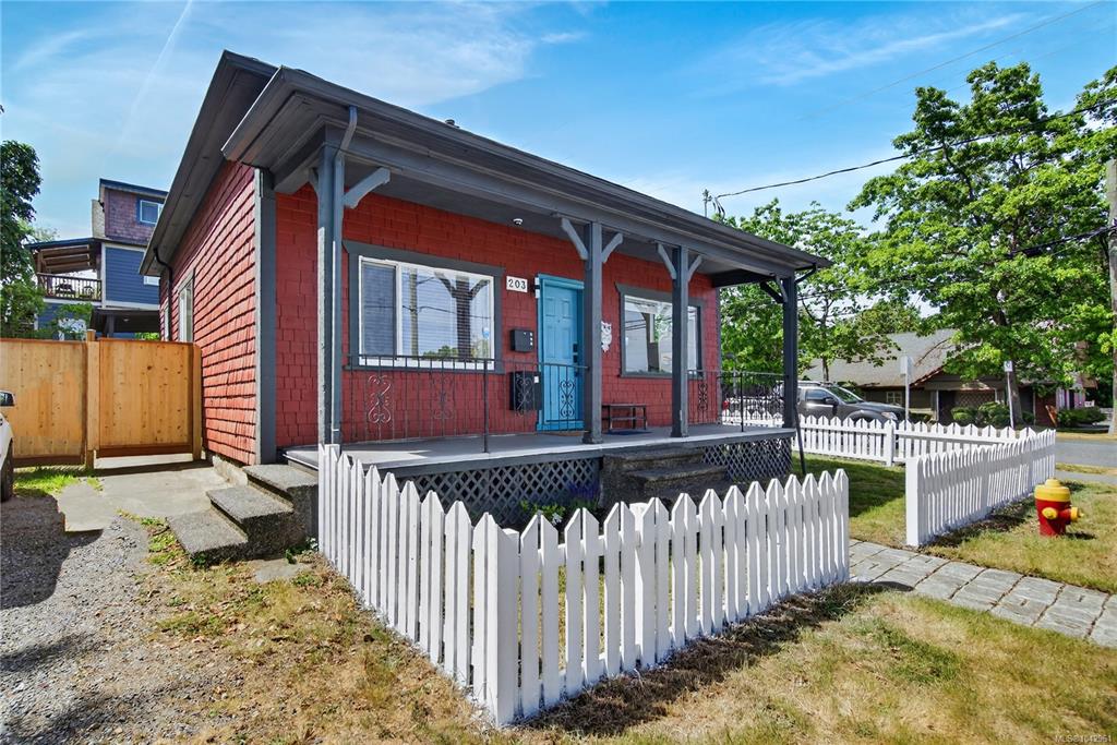 Third View of 203 Prideaux St, Nanaimo, BC, V9R 2M9