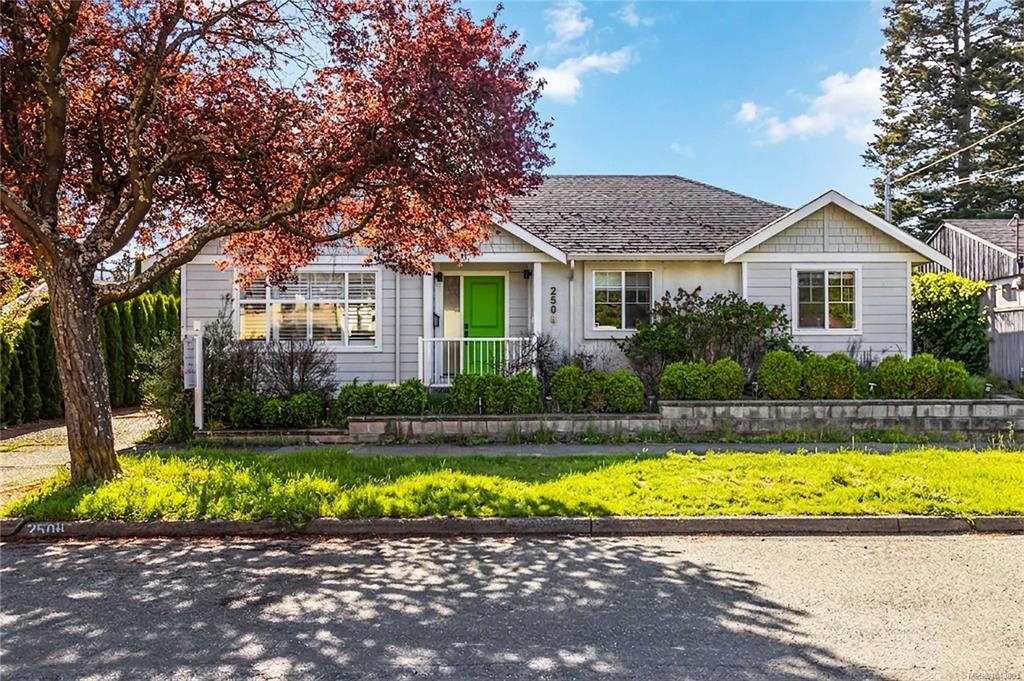 Fifth View of 2508 Shakespeare St, Victoria, BC, V8R 4G5