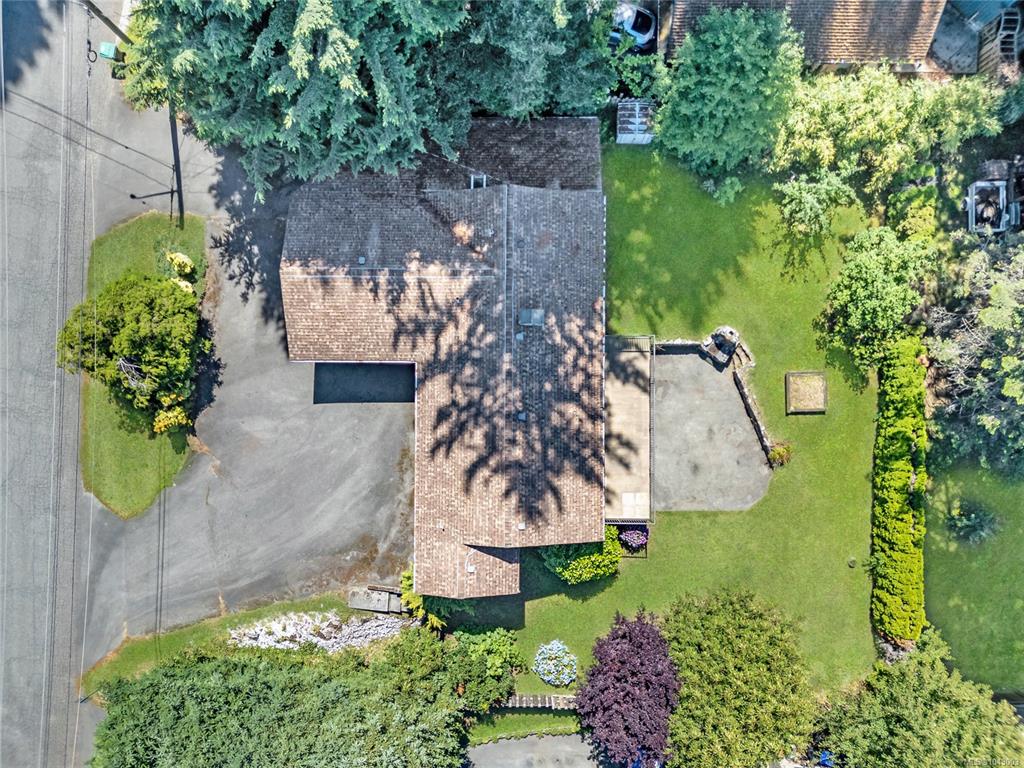 Third View of 1051 Glen Urquhart Dr, Courtenay, BC, V9N 3Y3