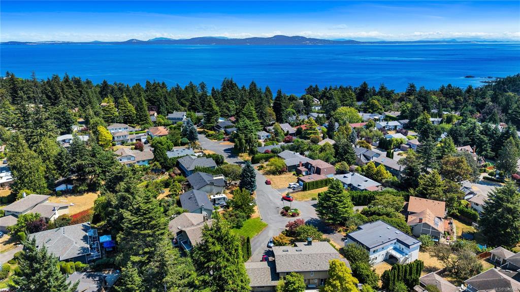 Fourth View of 4052 Ebony Pl, Saanich, BC, V8N 3Y9