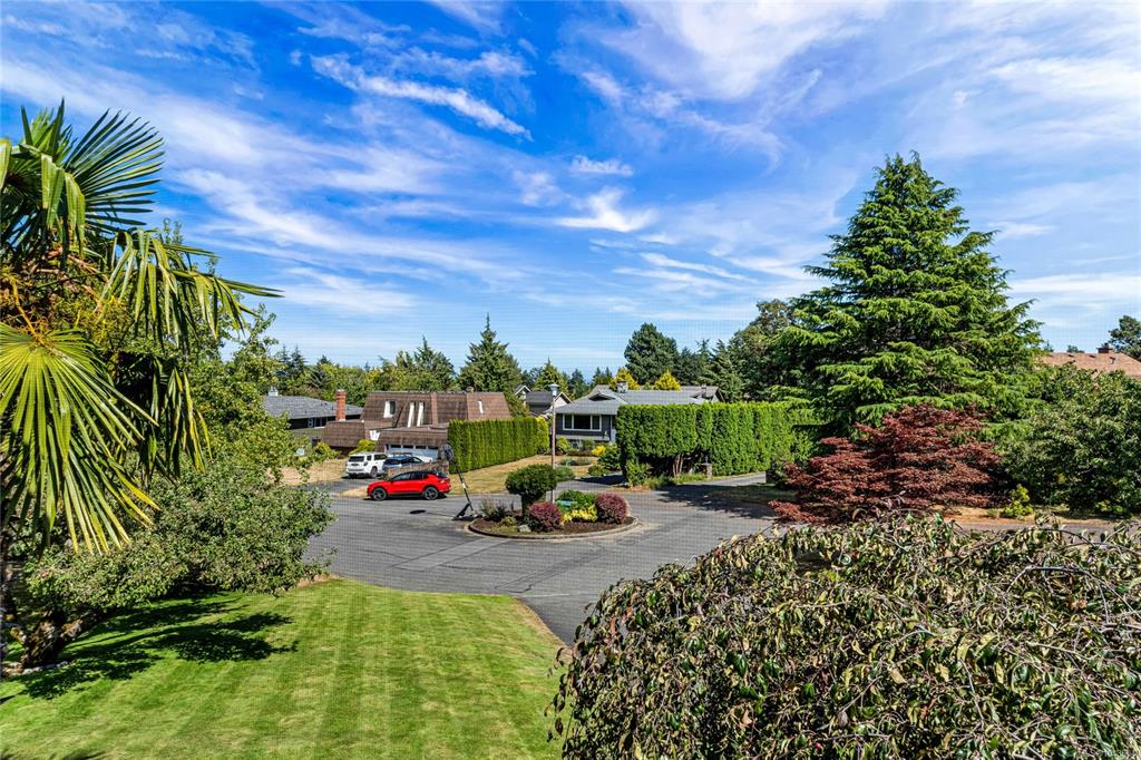 Fifth View of 4052 Ebony Pl, Saanich, BC, V8N 3Y9