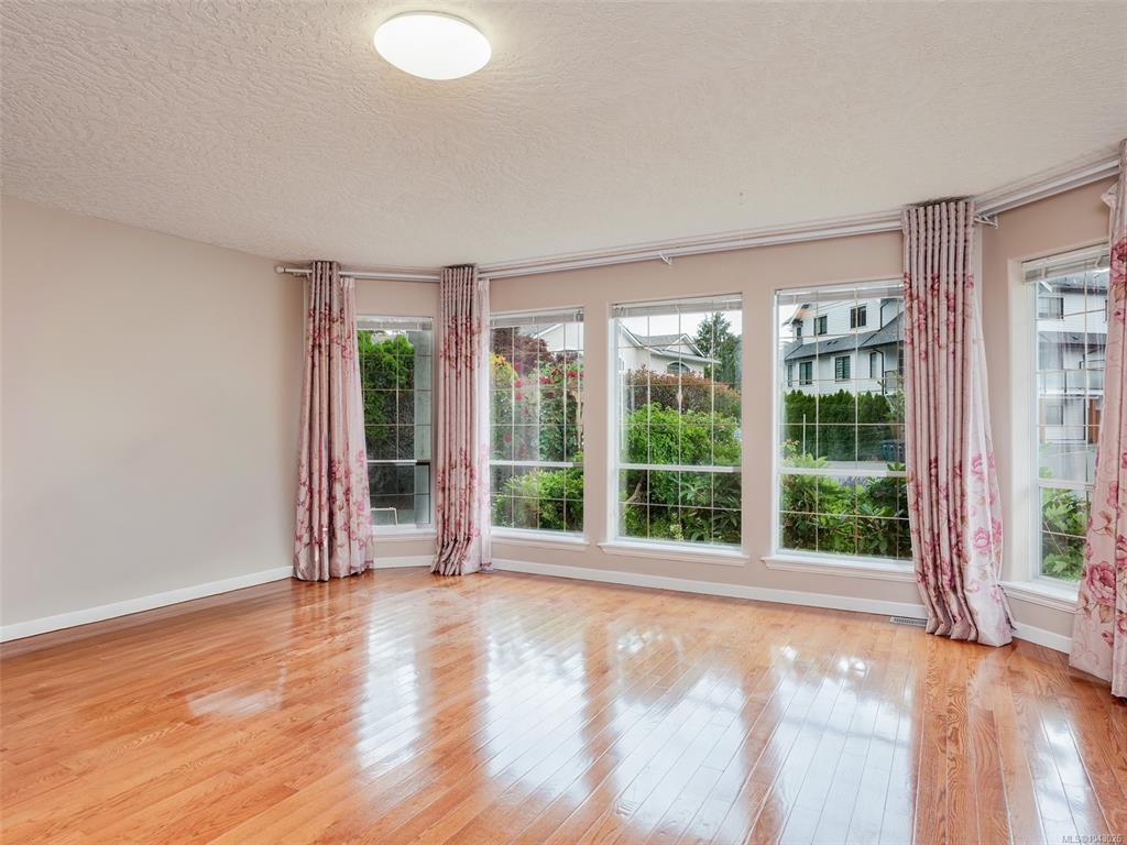 Fourth View of 1395 Epsom Close, Saanich, BC, V8P 5S8