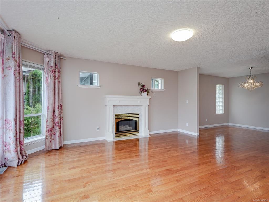 Fifth View of 1395 Epsom Close, Saanich, BC, V8P 5S8
