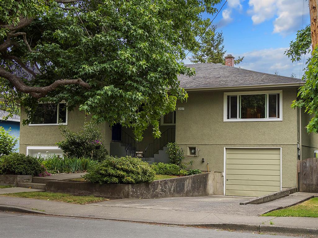 Third View of 1607 Chandler Ave, Victoria, BC, V8S 1N7