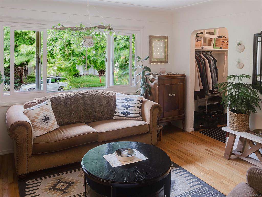 Fourth View of 1607 Chandler Ave, Victoria, BC, V8S 1N7