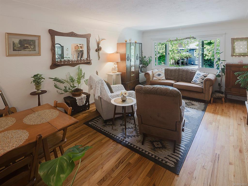 Fifth View of 1607 Chandler Ave, Victoria, BC, V8S 1N7