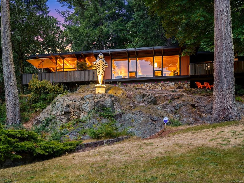 Second View of 945 Deerwood Pl, Saanich, BC, V8Y 1B2