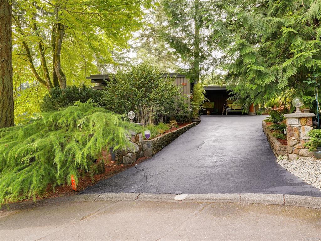 Fourth View of 945 Deerwood Pl, Saanich, BC, V8Y 1B2