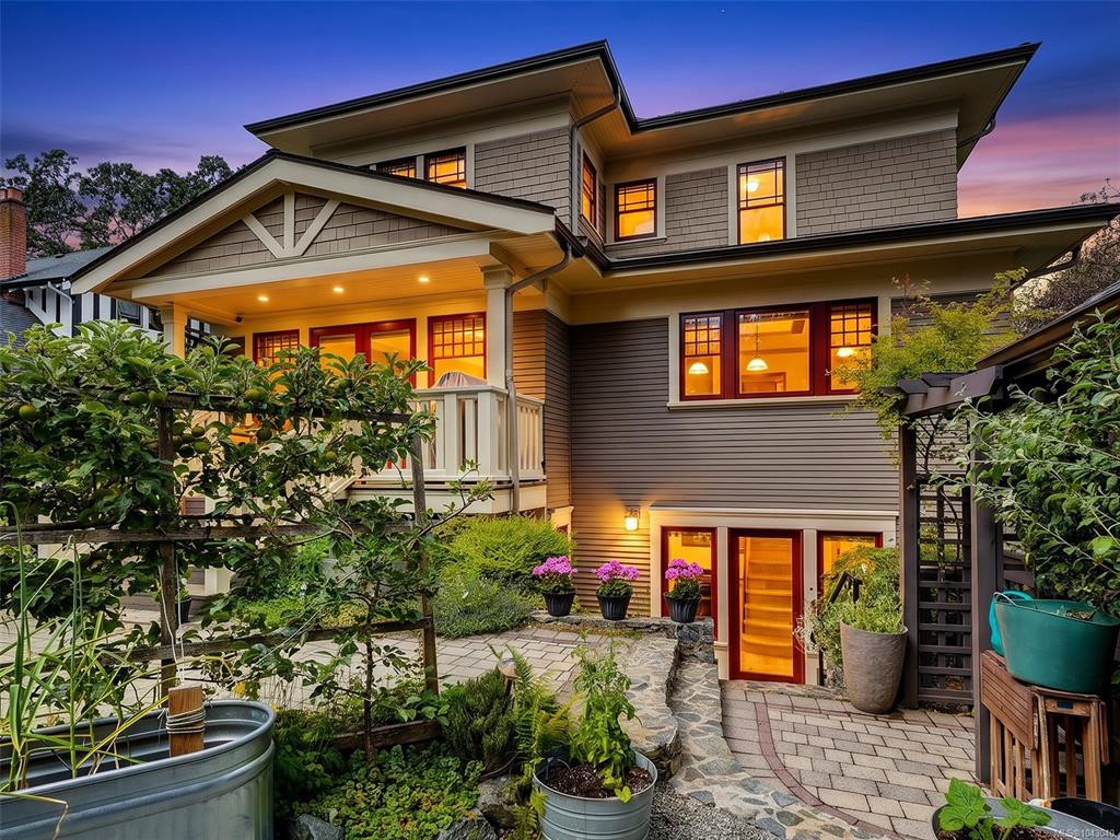 Fifth View of 1043 St Patrick St, Oak Bay, BC, V8S 4Y2