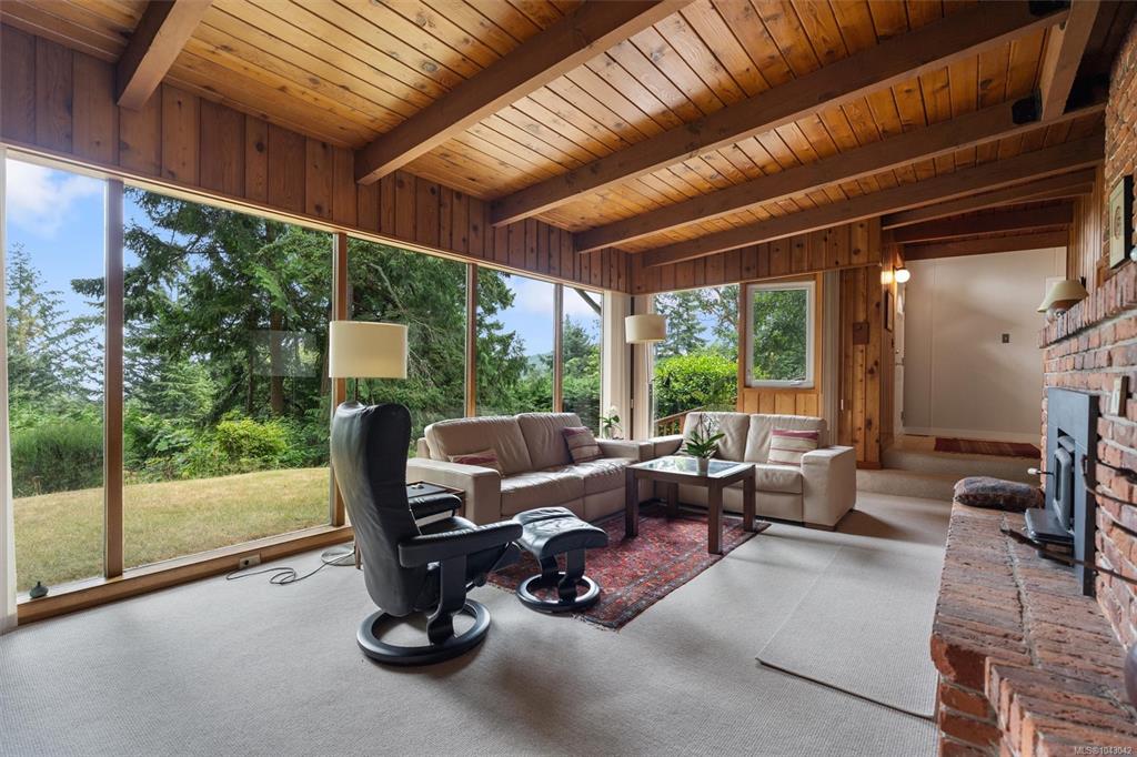 Fourth View of 4902 Lochside Dr, Saanich, BC, V8Y 2E6