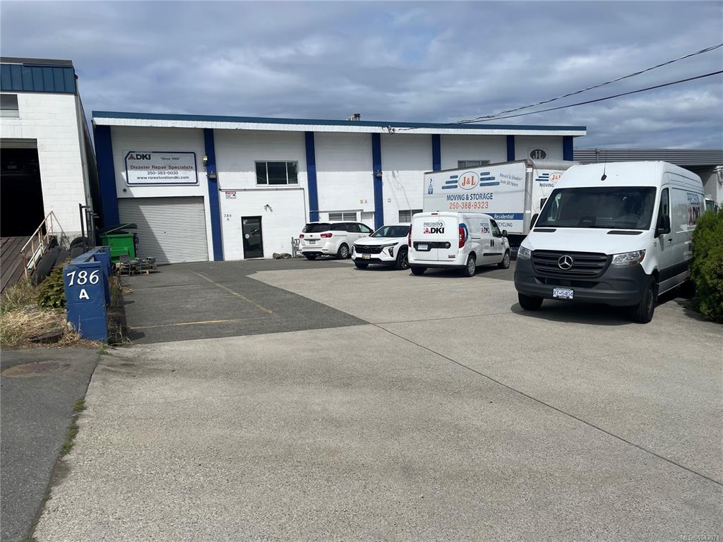 786 Fairview Rd, 1043071, BC,