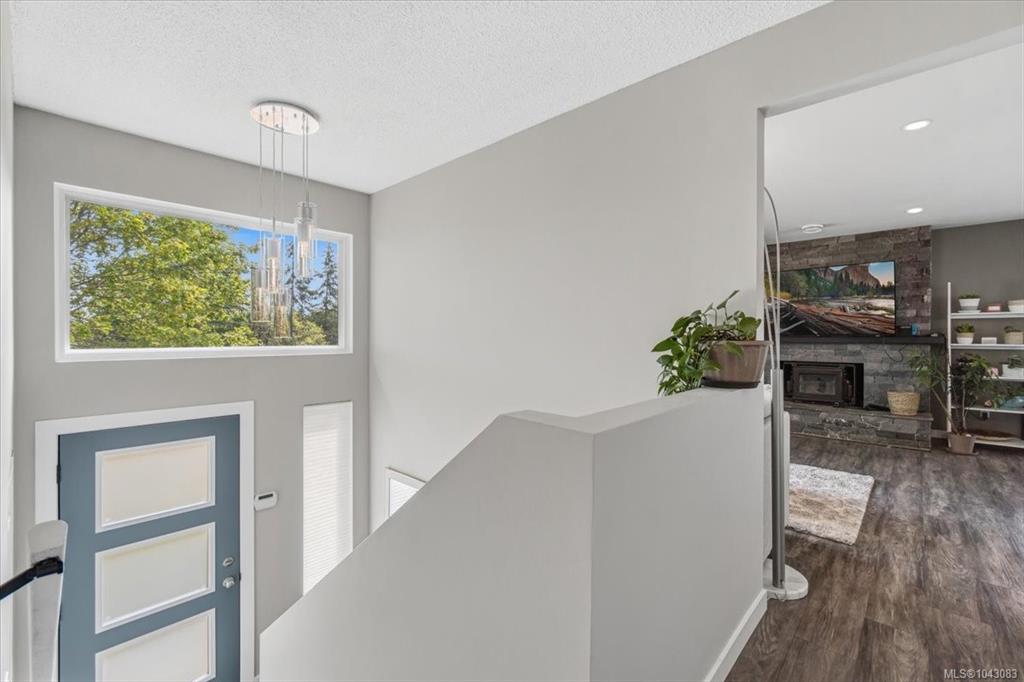Third View of 825 Dogwood Rd, Nanaimo, BC, V9R 3C2