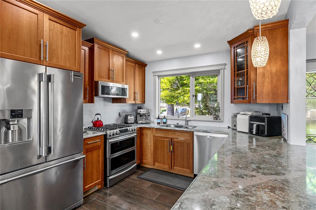 Third View of 396 Wisteria St, Parksville, BC, V9P 1C6