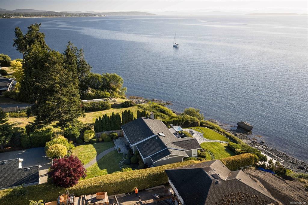 Third View of 8585 Lochside Dr, North Saanich, BC, V8L 1M5