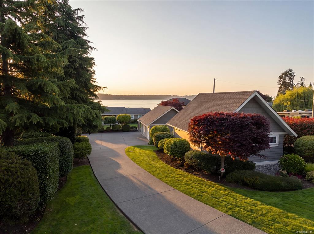 Fourth View of 8585 Lochside Dr, North Saanich, BC, V8L 1M5