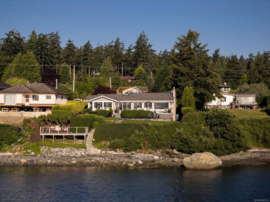 Fifth View of 8585 Lochside Dr, North Saanich, BC, V8L 1M5