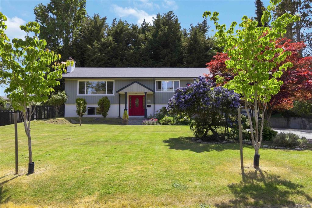 Third View of 1909 Ferndale Rd, Saanich, BC, V8N 2Y4