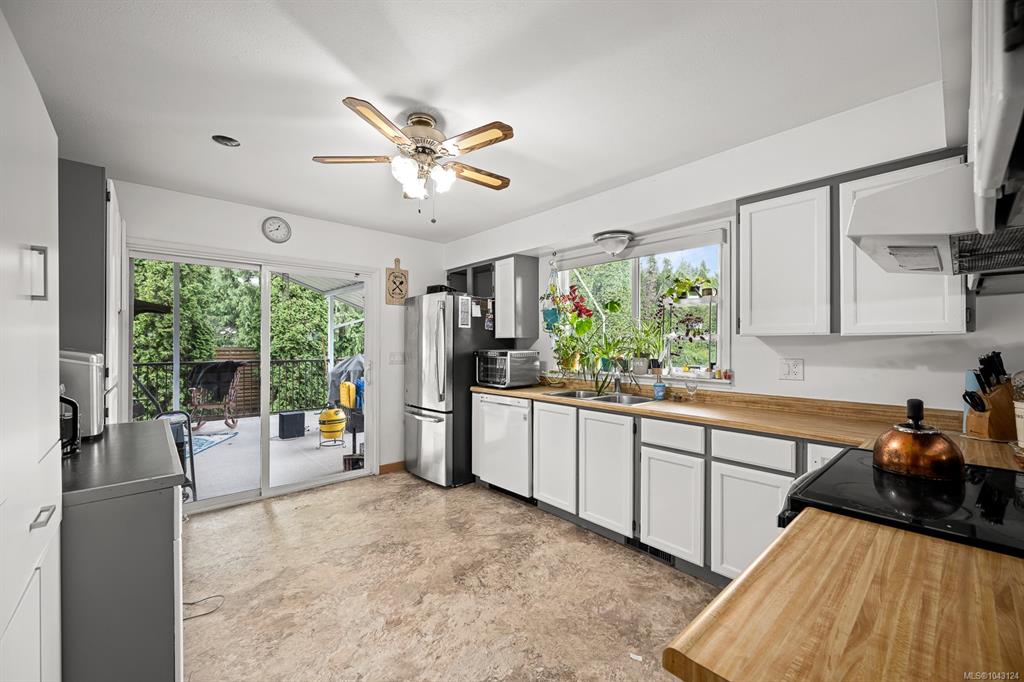 Fourth View of 2560 Mabley Rd, Courtenay, BC, V9N 9K2