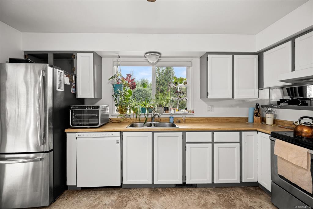 Fifth View of 2560 Mabley Rd, Courtenay, BC, V9N 9K2