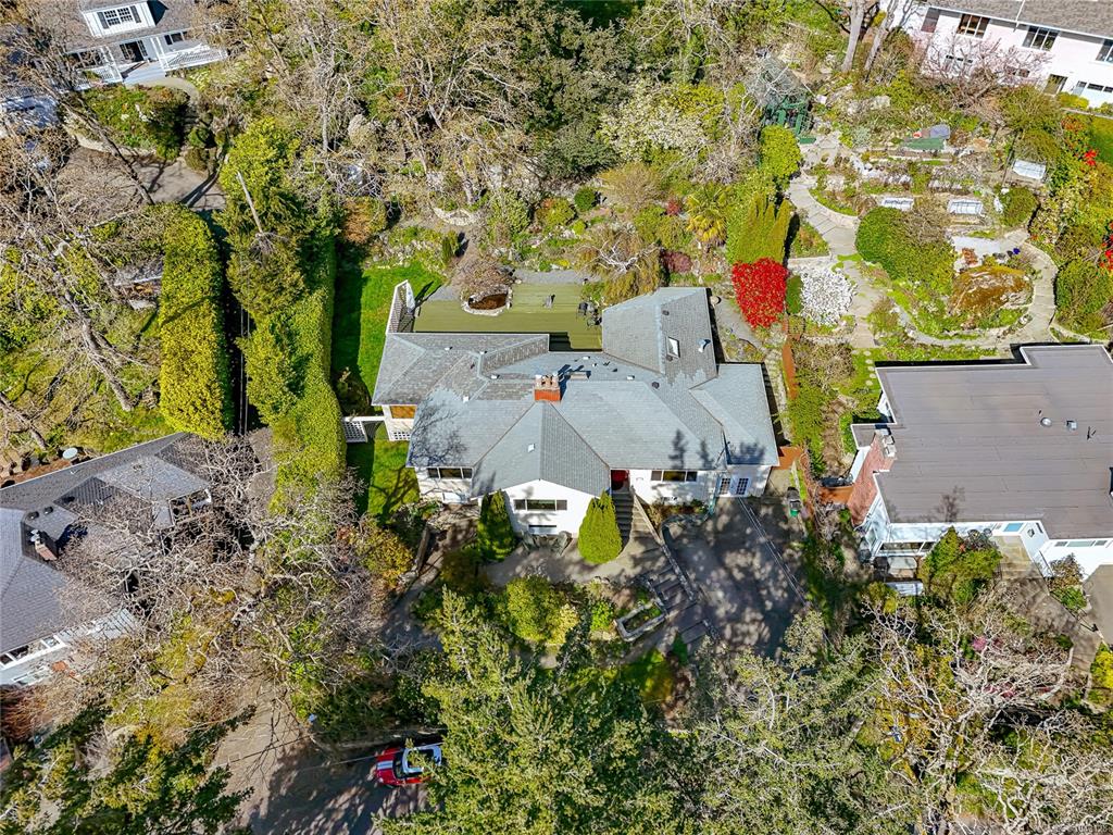 Fourth View of 1184 Clovelly Terr, Saanich, BC, V8P 1V6