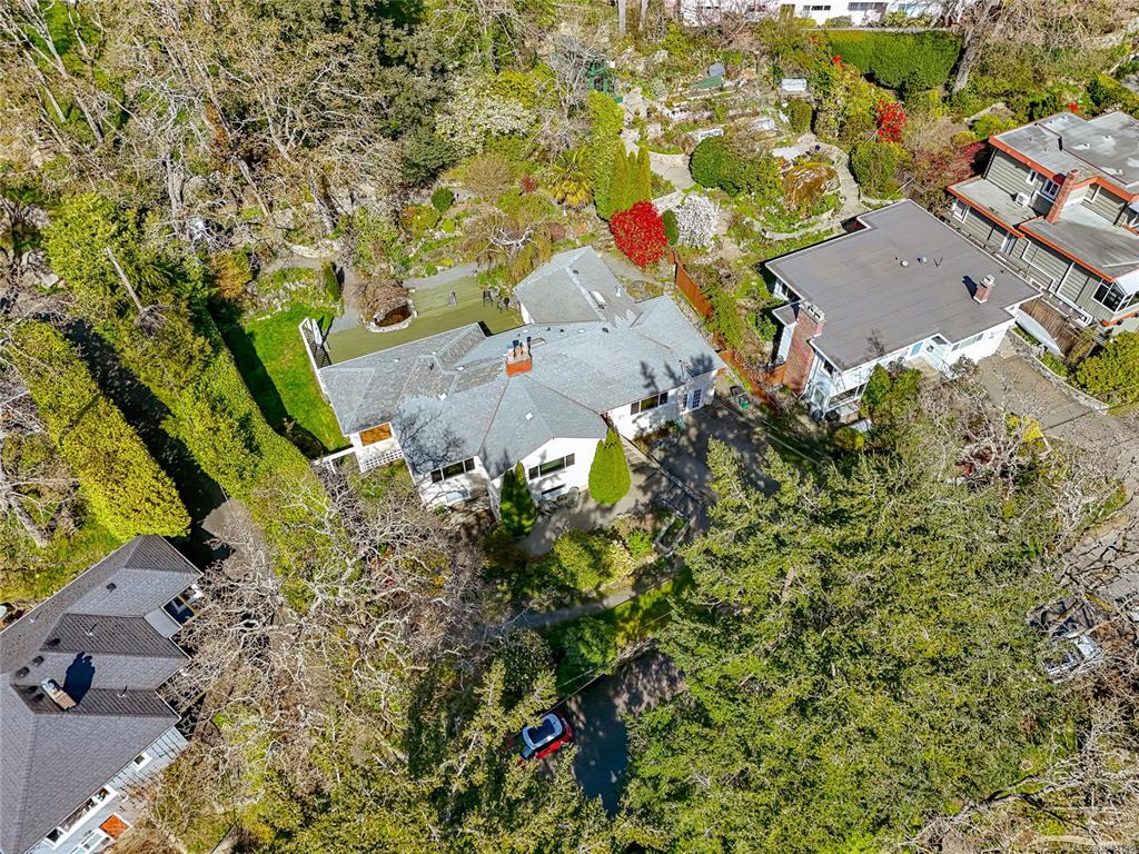 Fifth View of 1184 Clovelly Terr, Saanich, BC, V8P 1V6