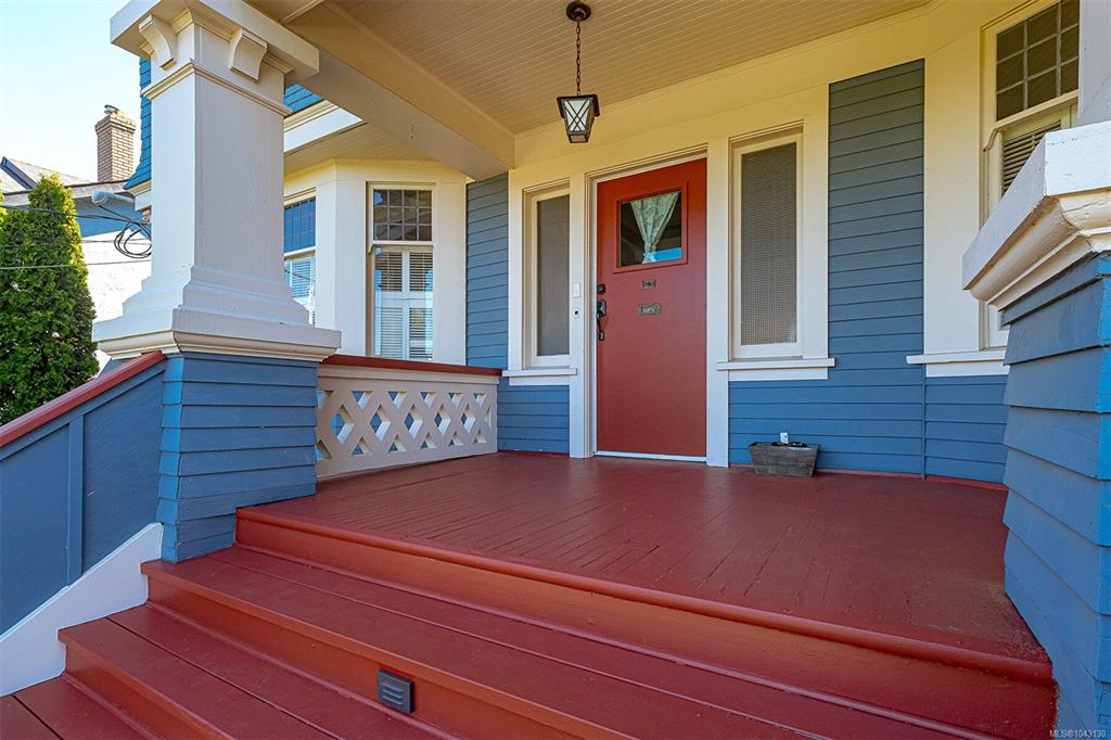 Fourth View of 337 Moss St, Victoria, BC, V8V 4M9