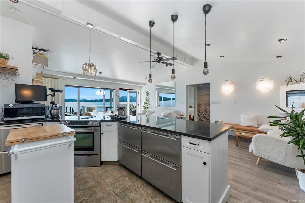 Fifth View of 1723 Sandy Beach Rd, Mill Bay, BC, V0R 2P4