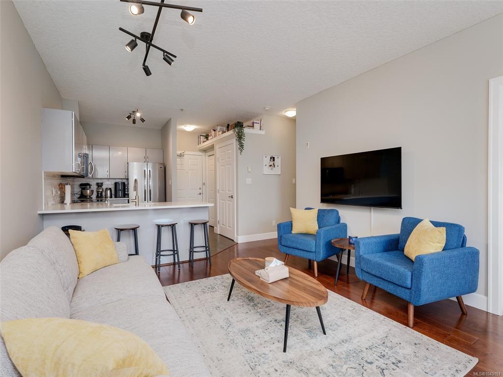 Fourth View of 76 Gorge Rd W, Saanich, BC, V9A 1M1