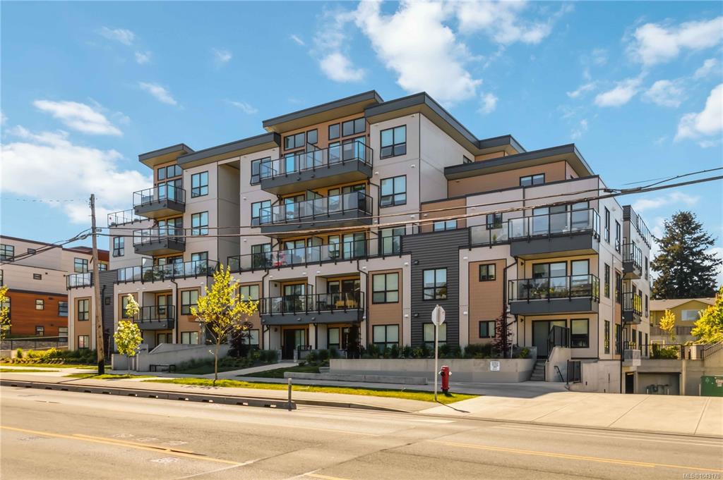 Third View of 4030 Shelbourne St, Saanich, BC, V8N 3E4