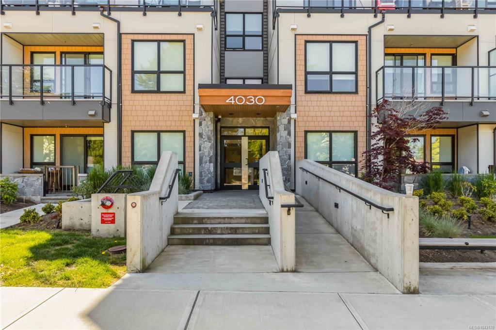 Fourth View of 4030 Shelbourne St, Saanich, BC, V8N 3E4