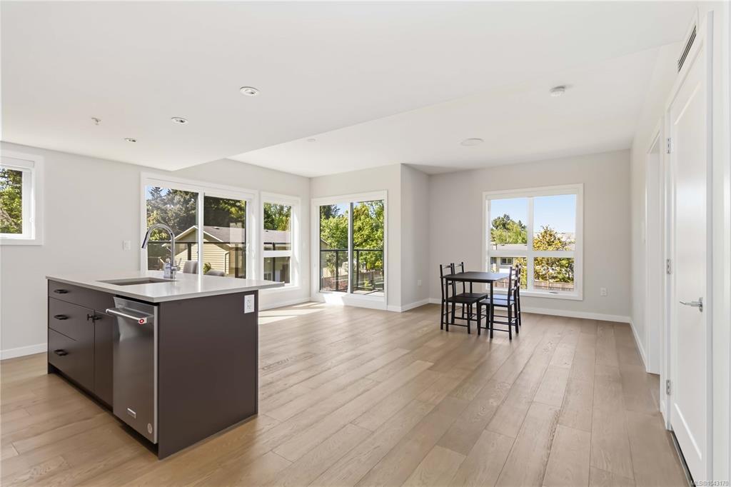Fifth View of 4030 Shelbourne St, Saanich, BC, V8N 3E4