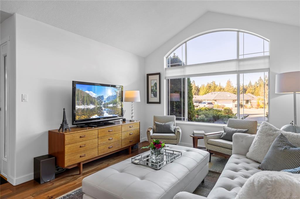 Fifth View of 745 Redwood Dr, Qualicum Beach, BC, V9K 2J2