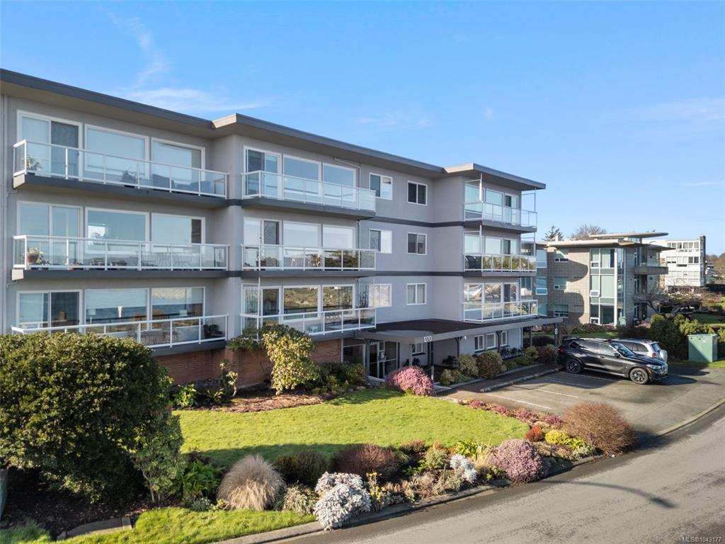 1270 Beach Dr, 1043177, BC,